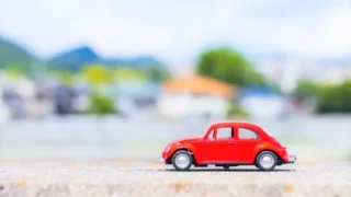 おもちゃの車と道路
