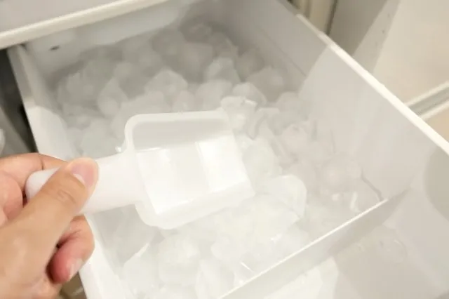 冷蔵庫の製氷機で作った氷